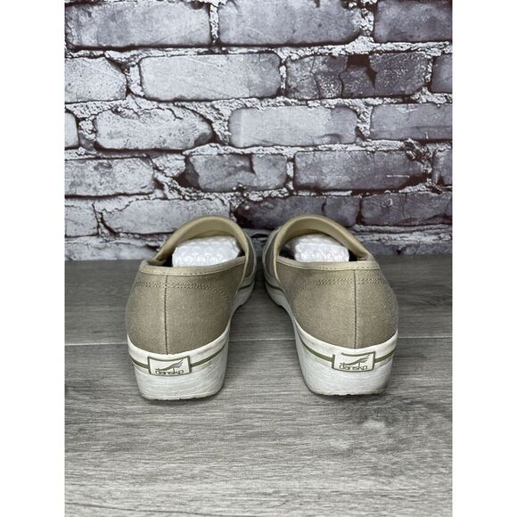 Dansko Volley Vegan Tan Beige Khaki Canvas Non Slip Clogs Women Sz 39EU/8.5M US - Picture 6 of 16